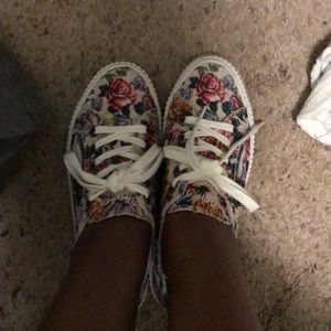 Flower pattern sneakers